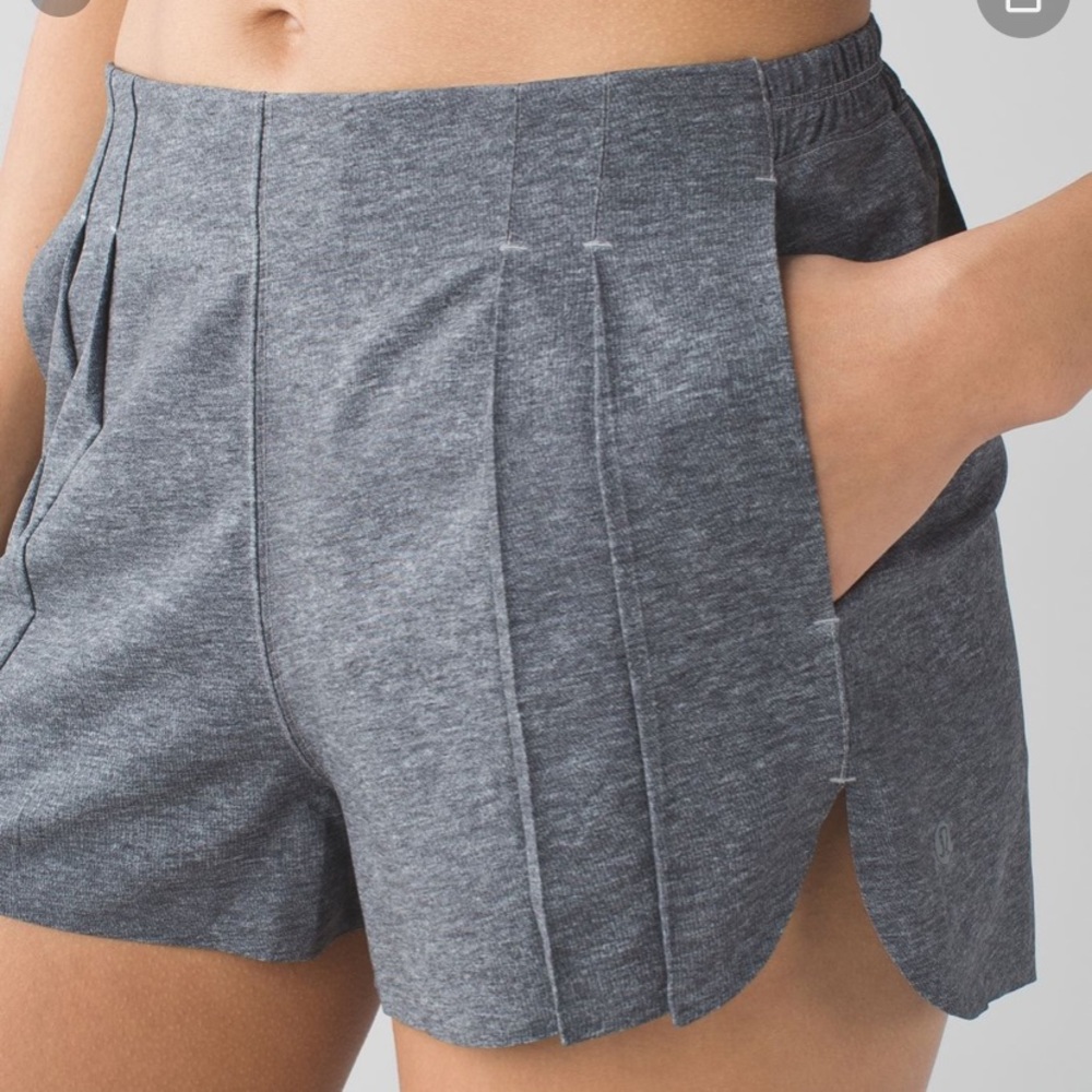 LuluLemon Go Endeavor Shorts (grey, size 8)